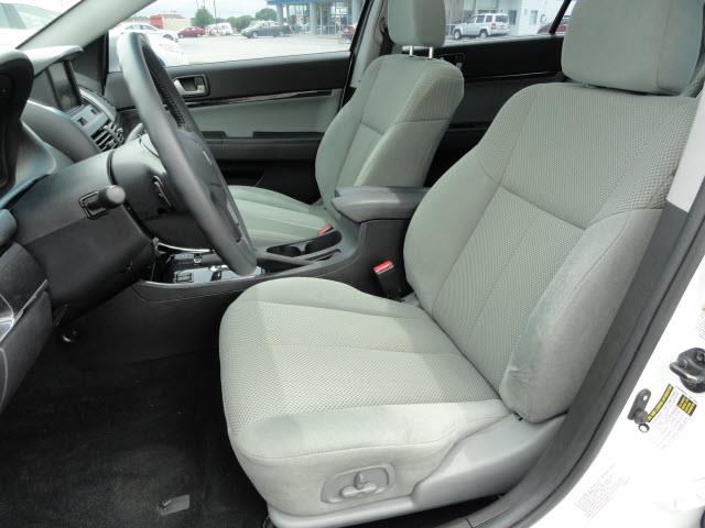 Mitsubishi Galant 2012 photo 11