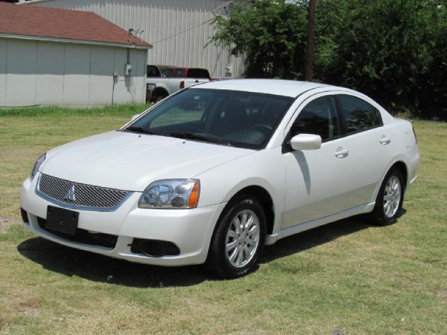 Mitsubishi Galant 2012 photo 2