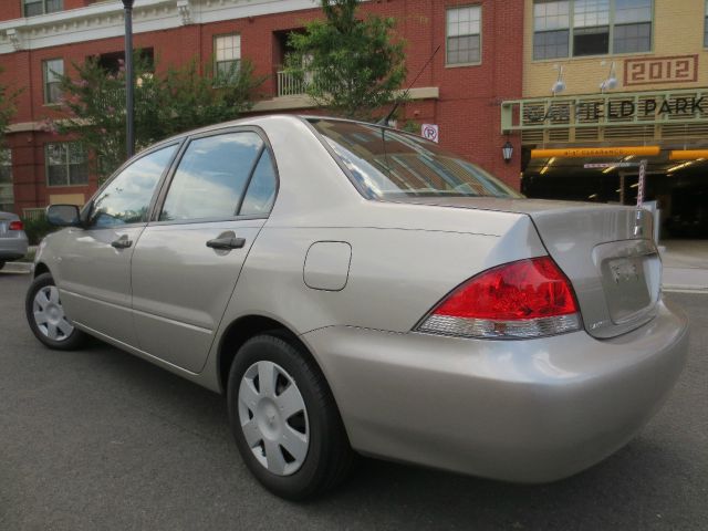 Mitsubishi Lancer 2004 photo 2