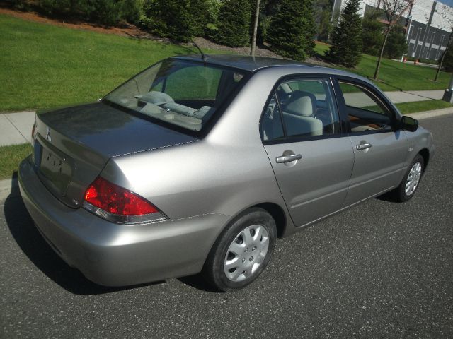 Mitsubishi Lancer 2004 photo 9