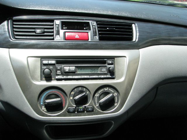 Mitsubishi Lancer 2005 photo 30