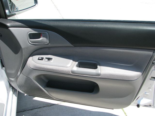 Mitsubishi Lancer 2005 photo 9