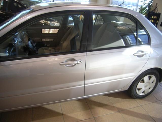 Mitsubishi Lancer 2005 photo 2