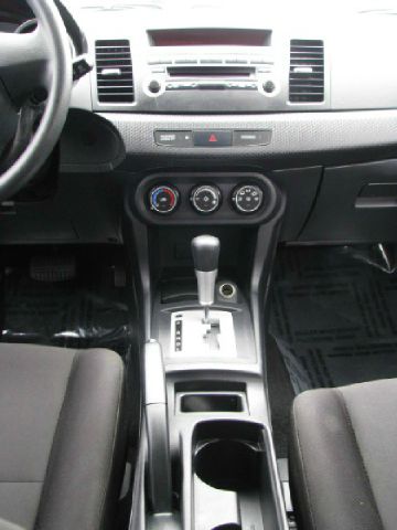 Mitsubishi Lancer 2010 photo 3