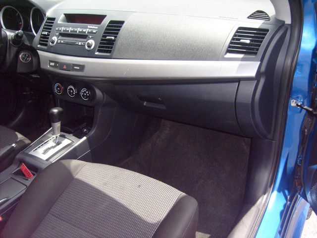 Mitsubishi Lancer 2010 photo 19