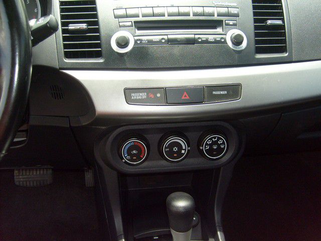 Mitsubishi Lancer 2010 photo 26