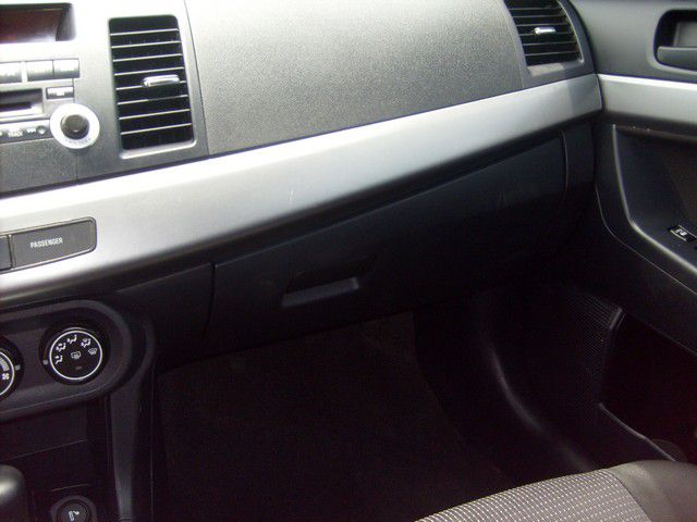 Mitsubishi Lancer 2010 photo 34