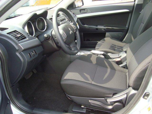 Mitsubishi Lancer 2011 photo 2