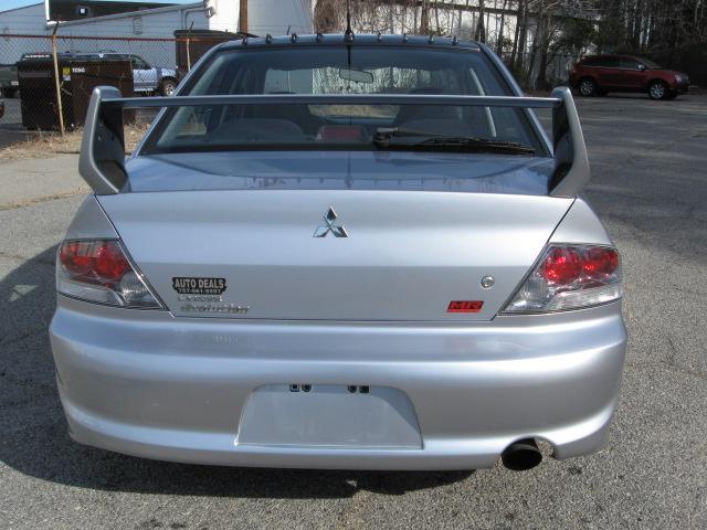 Mitsubishi Lancer Evolution 2005 photo 2