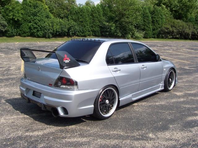 Mitsubishi Lancer Evolution 2005 photo 4