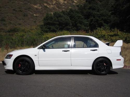 Mitsubishi Lancer Evolution 2005 photo 2