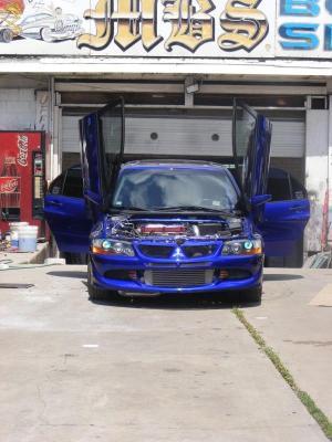 Mitsubishi Lancer Evolution 2005 photo 2