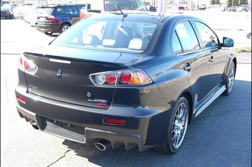 Mitsubishi Lancer Evolution 2010 photo 4