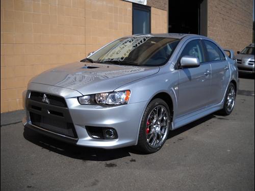 Mitsubishi Lancer Evolution 2010 photo 2