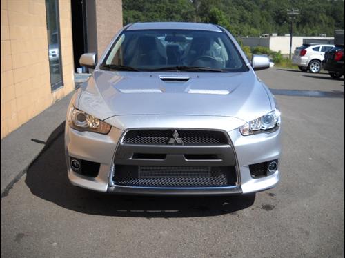 Mitsubishi Lancer Evolution 2010 photo 3