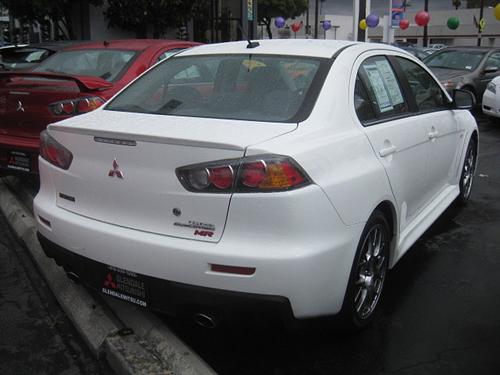 Mitsubishi Lancer Evolution 2010 photo 4