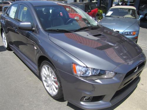 Mitsubishi Lancer Evolution 2011 photo 2