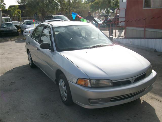 Mitsubishi Mirage 2001 photo 1