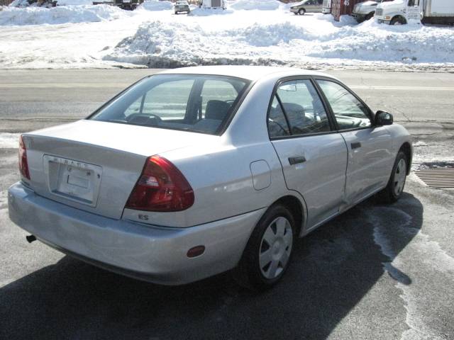 Mitsubishi Mirage 2001 photo 2