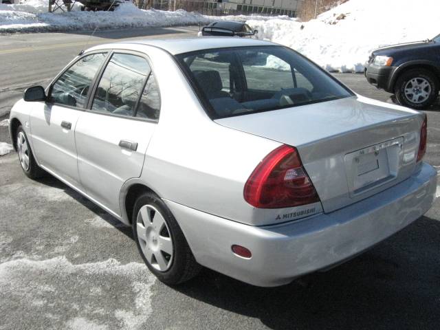 Mitsubishi Mirage 2001 photo 3