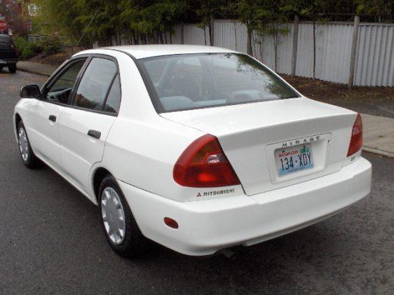 Mitsubishi Mirage 2001 photo 2