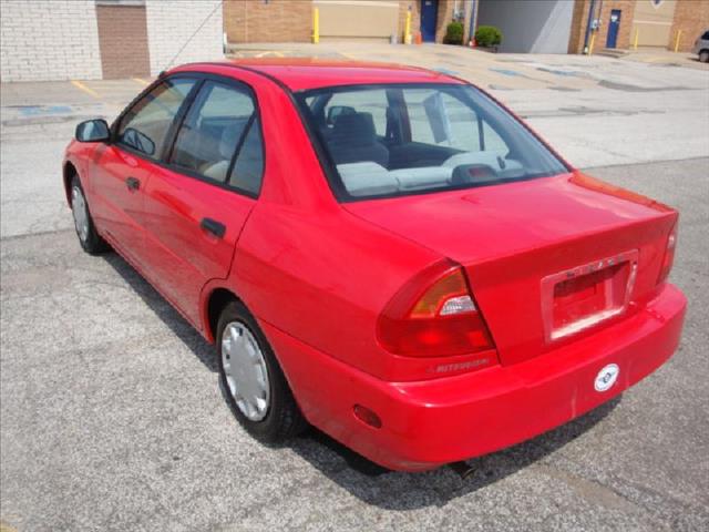 Mitsubishi Mirage 2001 photo 2