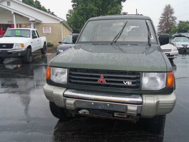 Mitsubishi Montero 1996 photo 2