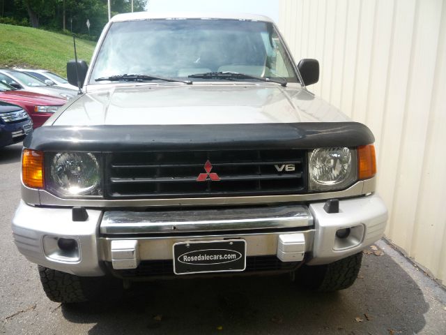 Mitsubishi Montero 1999 photo 2