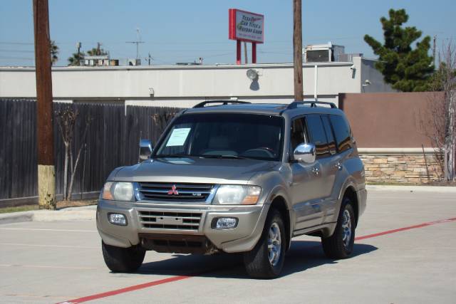 Mitsubishi Montero SLT 25 Sport Utility