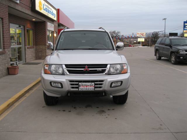 Mitsubishi Montero SLT 25 Sport Utility