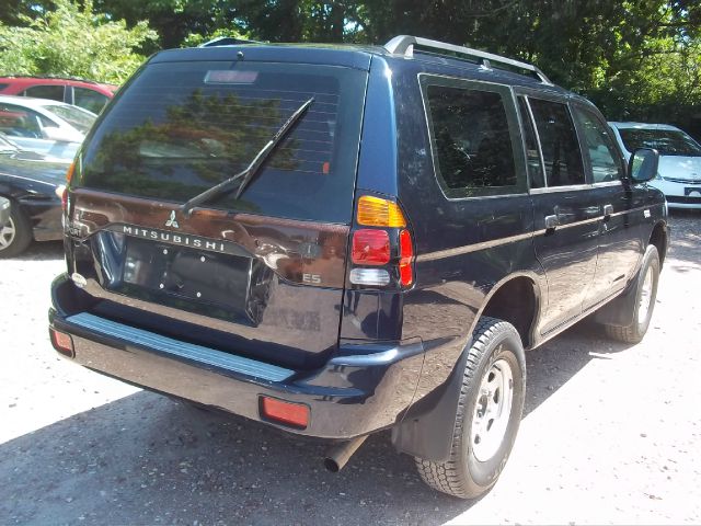 Mitsubishi Montero Sport Megacab SLT, Hemi, Nerf Bars SUV