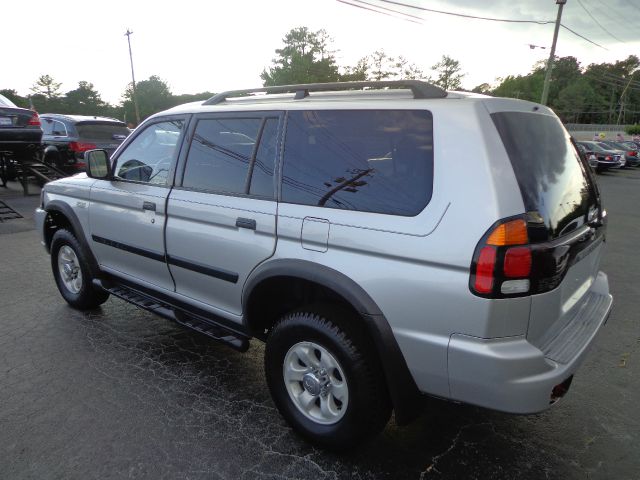 Mitsubishi Montero Sport Megacab SLT, Hemi, Nerf Bars SUV