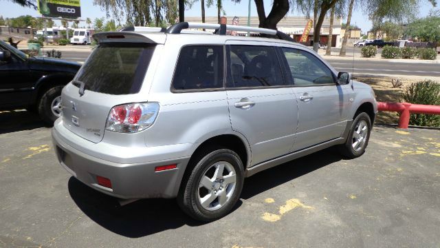 Mitsubishi Outlander 2003 photo 2