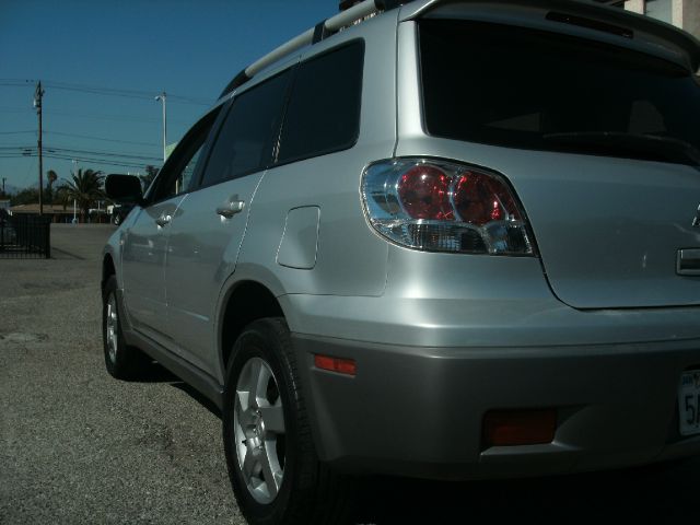 Mitsubishi Outlander 2003 photo 3