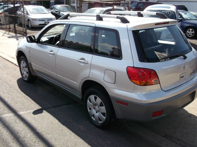 Mitsubishi Outlander 1.8T Quattro Sedan 4D SUV