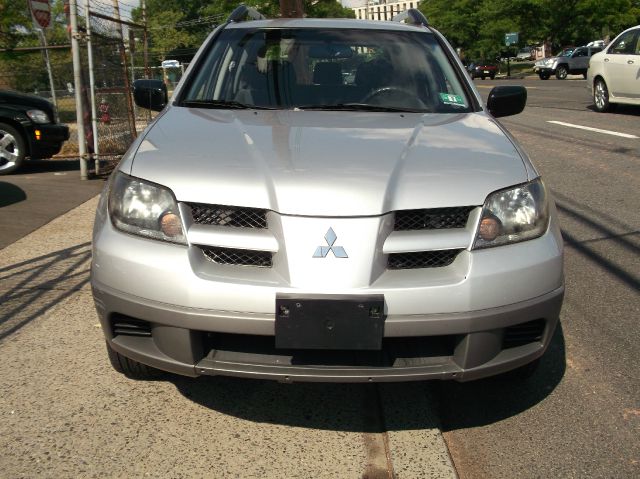 Mitsubishi Outlander 2003 photo 2