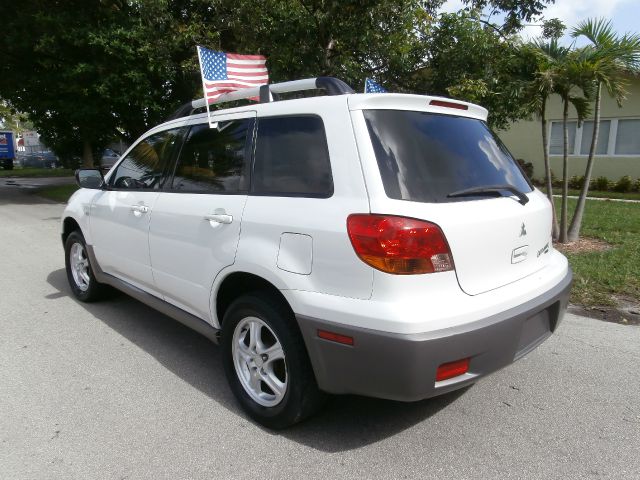 Mitsubishi Outlander 2003 photo 11