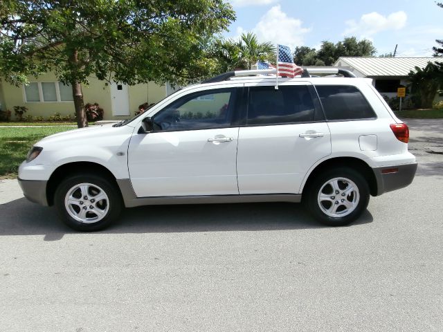 Mitsubishi Outlander 2003 photo 12