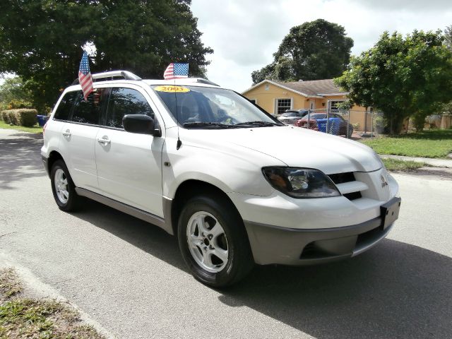 Mitsubishi Outlander 2003 photo 13