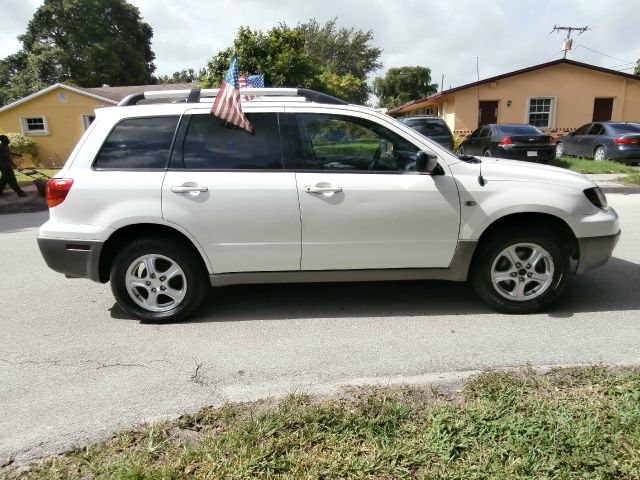 Mitsubishi Outlander 2003 photo 14