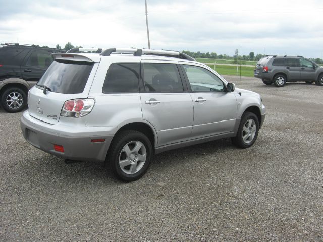 Mitsubishi Outlander 2003 photo 2