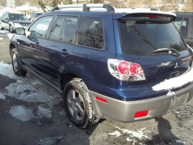 Mitsubishi Outlander 2003 photo 2