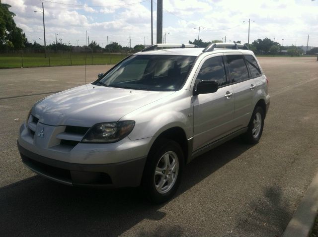 Mitsubishi Outlander 2003 photo 1