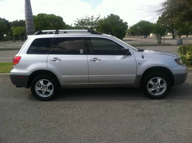 Mitsubishi Outlander 2003 photo 3