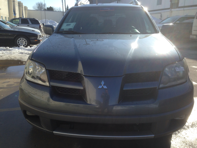 Mitsubishi Outlander 2003 photo 1