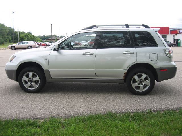 Mitsubishi Outlander 2003 photo 1