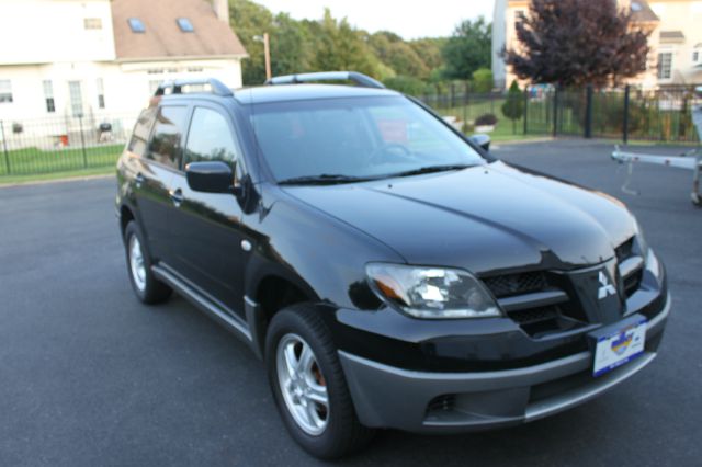 Mitsubishi Outlander 2003 photo 2