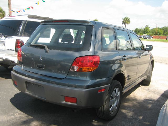 Mitsubishi Outlander 2003 photo 2