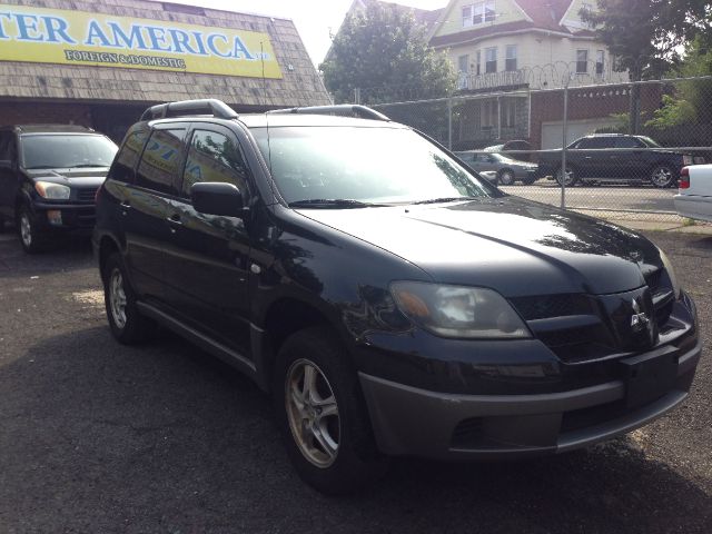 Mitsubishi Outlander 2003 photo 2