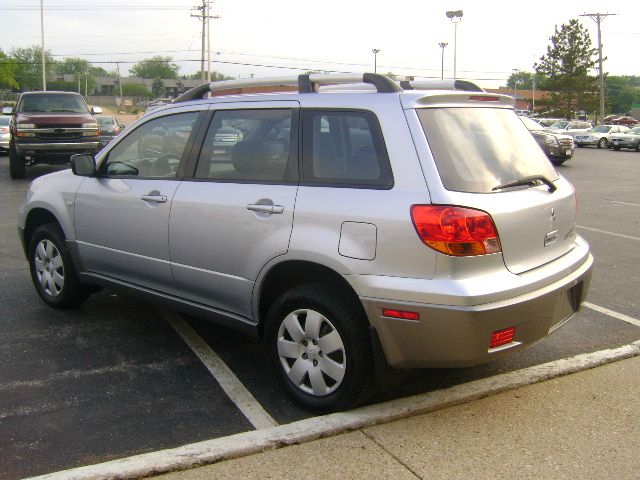 Mitsubishi Outlander 2004 photo 1